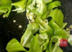 尖椒炒豆皮的做法图解3