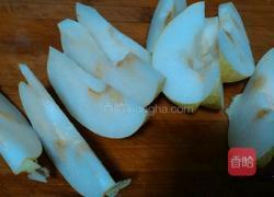 鲜榨西瓜雪梨汁的做法图解2