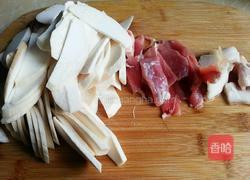 鸡腿菇炒肉片的做法图解2