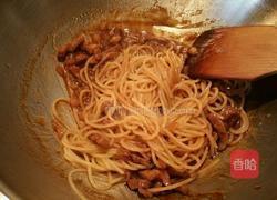 黑椒牛柳炒意大利面的做法图解6