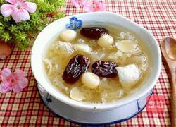 银耳莲子百合汤的做法图解6