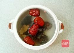 红枣乌鸡汤的做法图解3