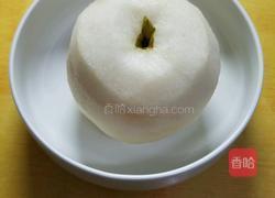 冰糖炖雪梨的做法图解3