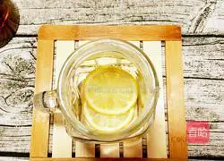 Illustration of how to make Hong Kong-style lemon tea 4