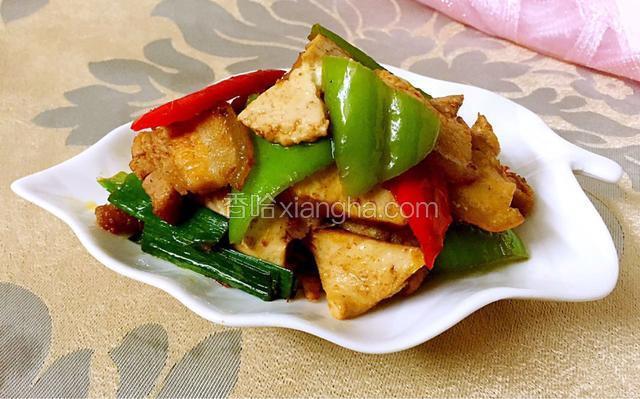 好吃下饭香干回锅肉就做好了啦。