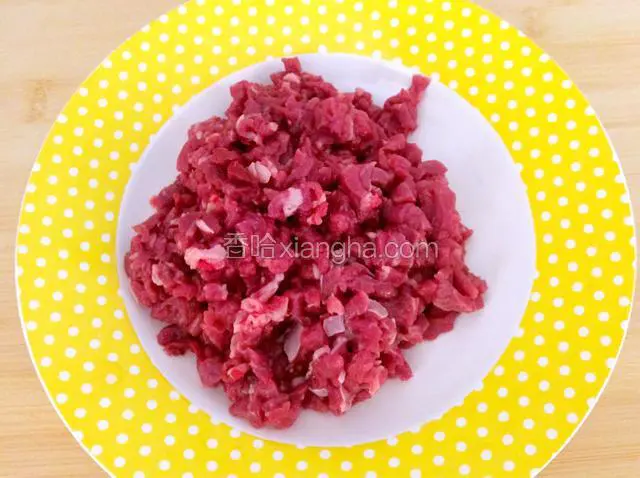 牛肉洗净切小丁