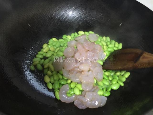 加虾尾翻炒