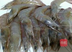 洋葱炒虾的做法图解1