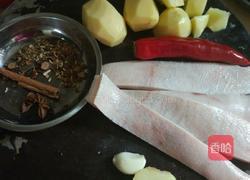 小土豆烧猪皮的做法图解2