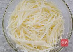 土豆丝拌香菜的做法图解1