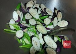 青椒炒茄子的做法图解5