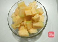 哈密瓜奶昔的做法图解2