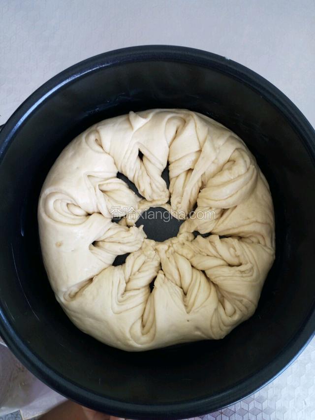 所有角拉向里面，摆放整齐！（因为我用的刀不够锋利，划出来的效果很难看）