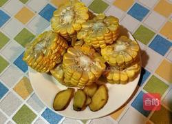 玉米排骨汤的做法图解2