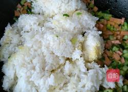 酱油炒饭的做法图解2