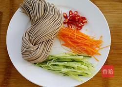 凉拌荞麦面的做法图解1
