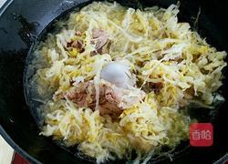 大骨头炖酸菜的做法图解7
