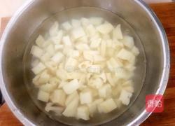泡椒藕丁的做法图解2