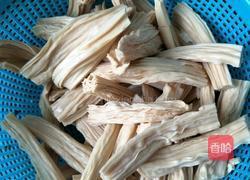 木耳香菇烧腐竹的做法图解3