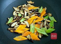 香菇鸡片的做法图解8