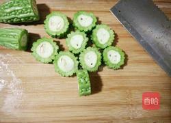 肉馅酿苦瓜的做法图解1
