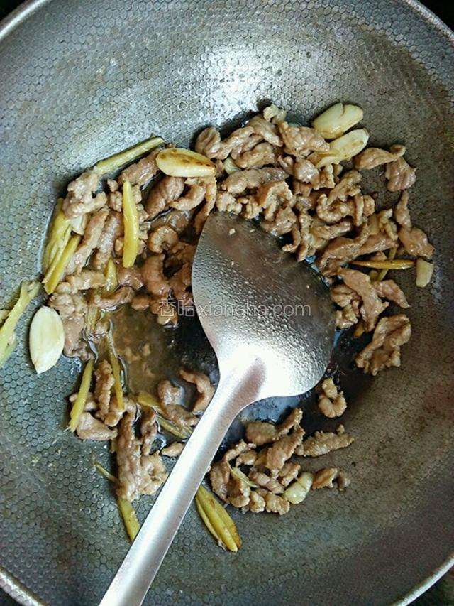 肉丝翻炒变色