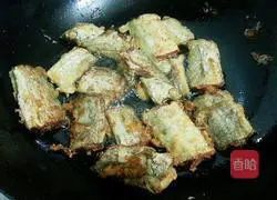 Illustration of how to make dry-fried hairtail 8