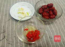 红枣枸杞香菇鸡汤的做法图解3