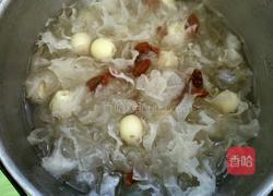 银耳莲子的做法图解5
