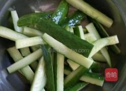 酸辣瓜条的做法图解3