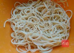 红油热干面的做法图解1