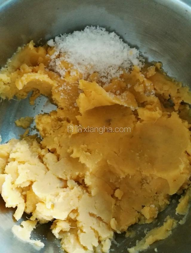 加入白糖搅拌