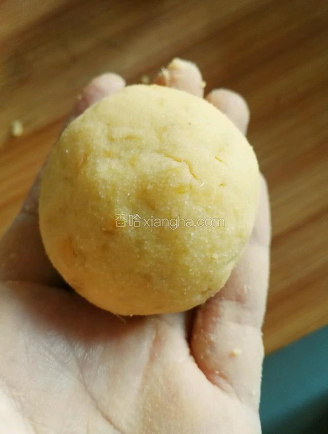 收口包圆（手可蘸少量水容易包些）