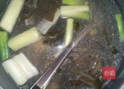 海带玉米排骨汤的做法图解4