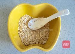 牛奶麦片的做法图解1