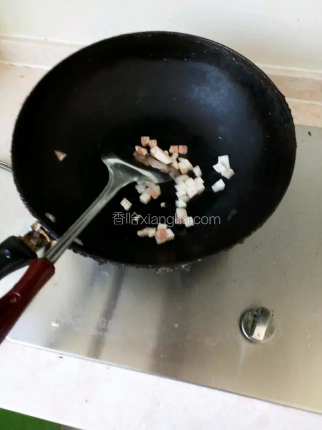 热锅炒肉丁