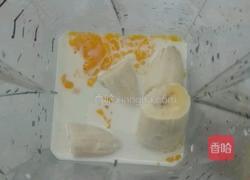 香蕉牛奶鸡蛋饼的做法图解2