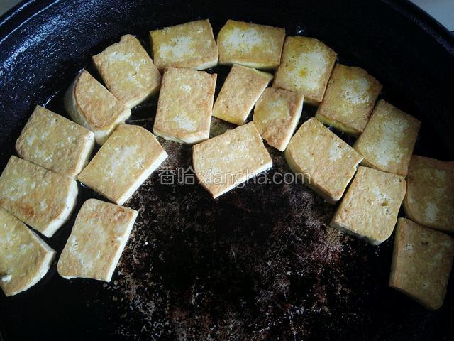 煎至两面金黄