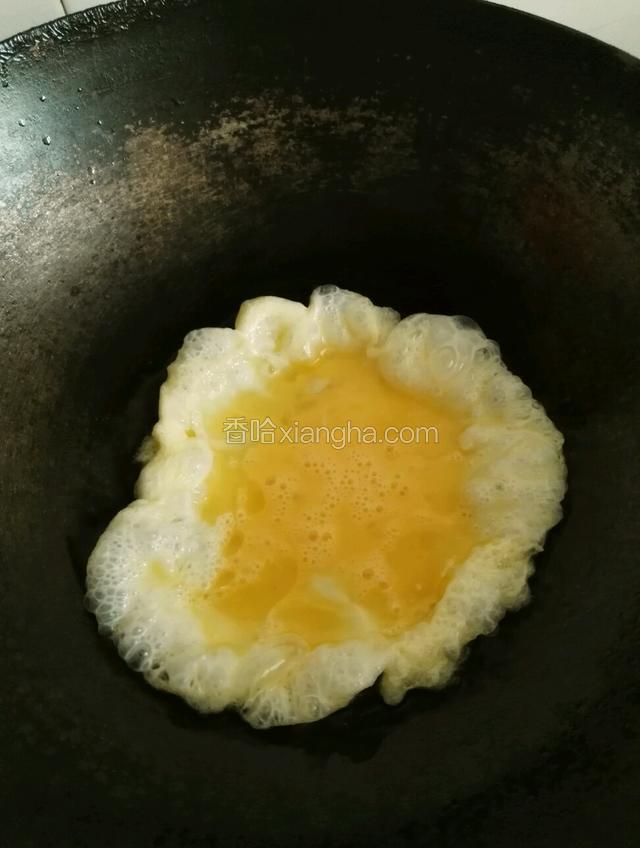 放入鸡蛋翻炒
