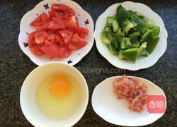 西红柿青椒炒鸡蛋的做法图解1