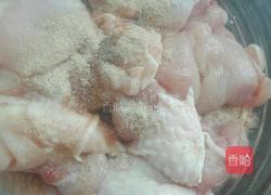 蒜香蜜汁鸡腿肉的做法图解1
