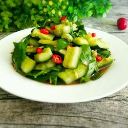 凉拌荆芥黄瓜的做法[图]