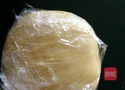 莲蓉蛋黄月饼的做法图解2