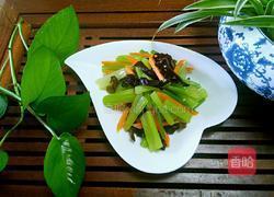 凉拌芹菜的做法图解7