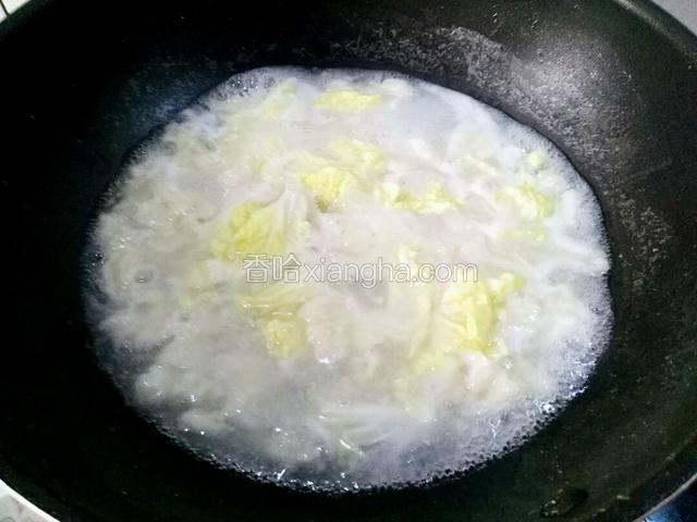 开始一分钟放白菜叶。
