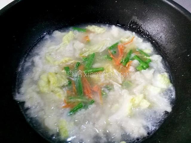 豆角，胡萝卜丝一起倒入。