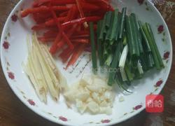 绿豆芽炒鸡肉的做法图解1