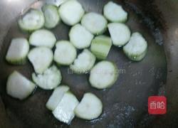 花蛤丝瓜汤的做法图解3