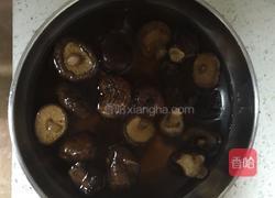 胡萝卜香菇烧土鸡的做法图解2