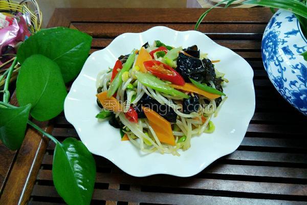 黄豆芽炒木耳